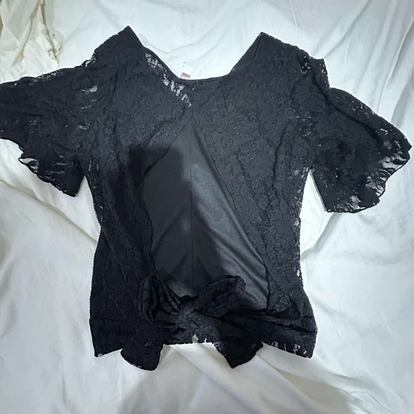 Elegant Black Lace Top - Picture 2 of 3